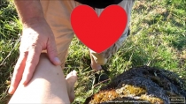 Spaziergänger geilt sich an KissMaria auf