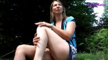 Geile Dreilochstute KissMaria mitten im Wald